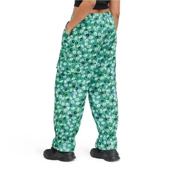 NWT Women's Utility Jazz Dot Green Cargo
Pants - DVF for Target L - Picture 7 of 9